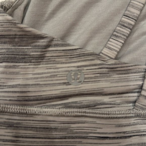 lululemon Size 4 Energy Bra in Wee Are From Space Ice Grey Alpine White - Picture 3 of 4